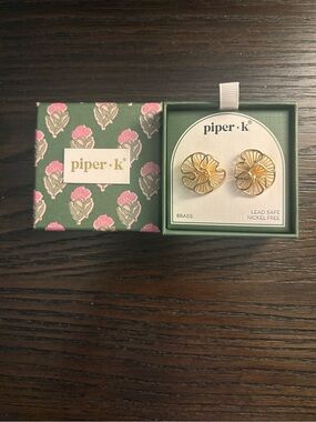 NEW Piper K Gold Flower Earrings